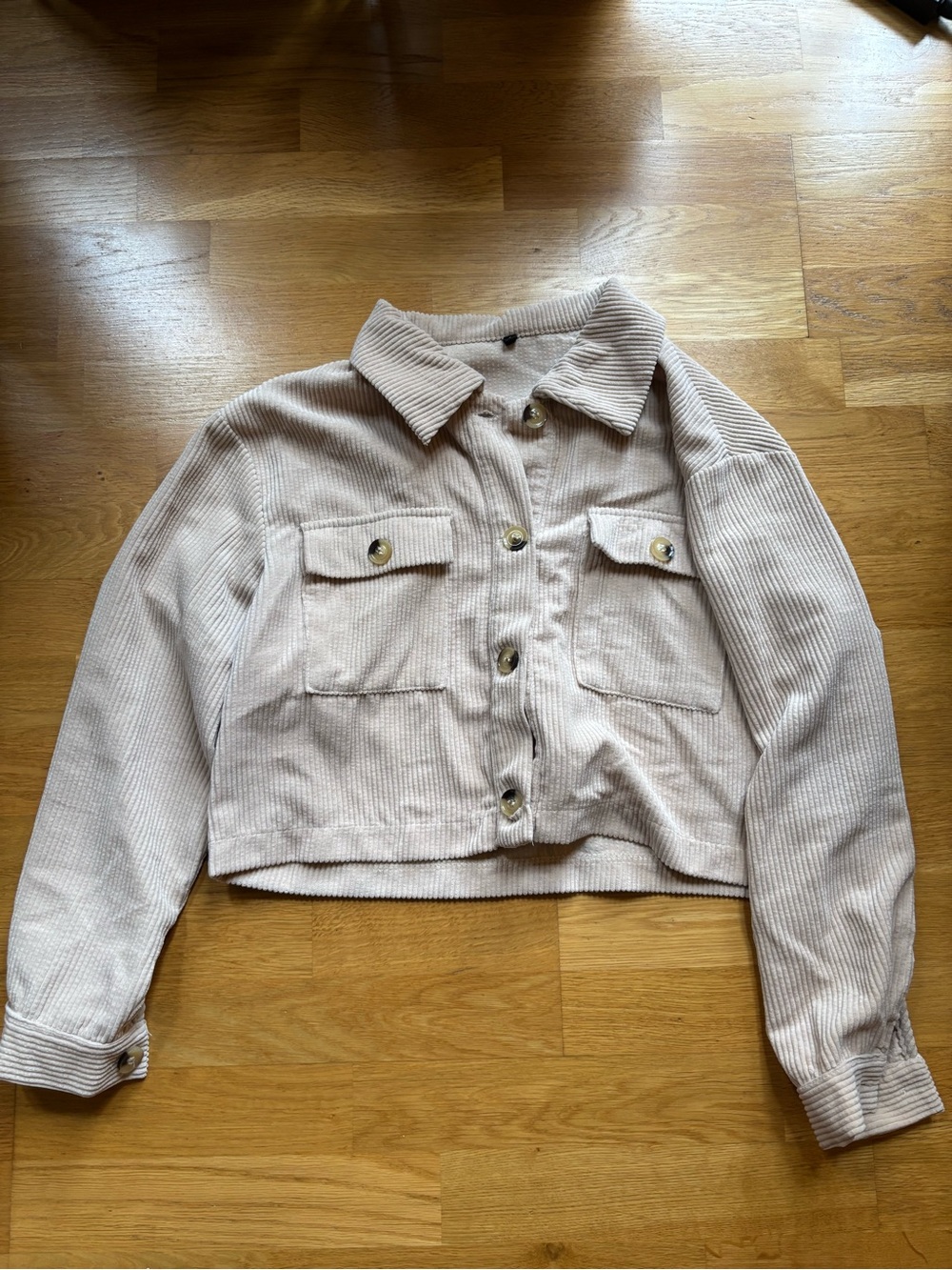 Amazon Women's Cropped Button-Up Jacket in Light Beige